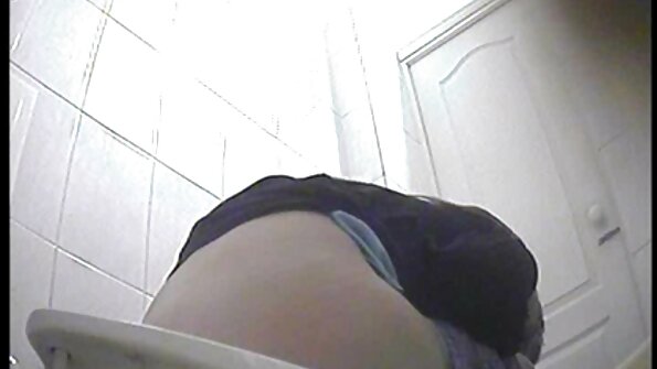Krūtinga porno diva prašo savo kolegos nepamirštamo seksualinio akto