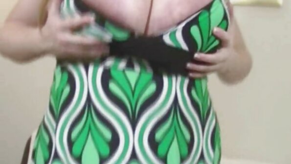 Slampinėja šviesiaplaukė moksleivė su tiek džiaugsmo dulkina savo seksualią mokytoją
